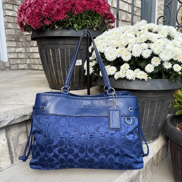 COACH SIGNATURE DRAWSTRING CARRYALL Women's Satchel Excellent Condtition - Picture 2 of 16